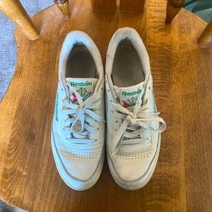 Women’s 7.5 Reebok Off White Club C 85 Vintage Shoes